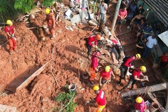 10_orang_tewas_akibat_tanah_longsor_di_tenggara_brasil