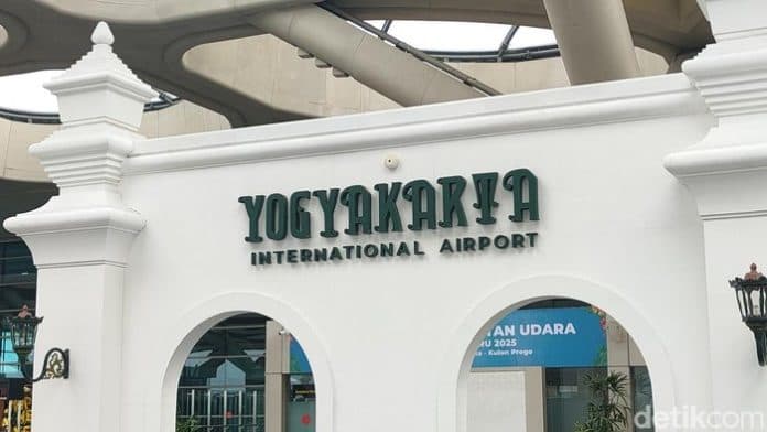 cegah_virus_hmpv_kesehatan_penumpang_dan_kru_pesawat_di_bandara_yogyakarta_diskrining