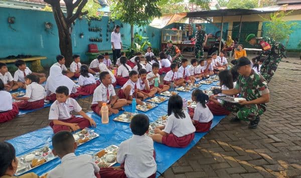 kodam_ibb_bagikan_makan_sehat_bergizi_berikut_menu_dan_harganya