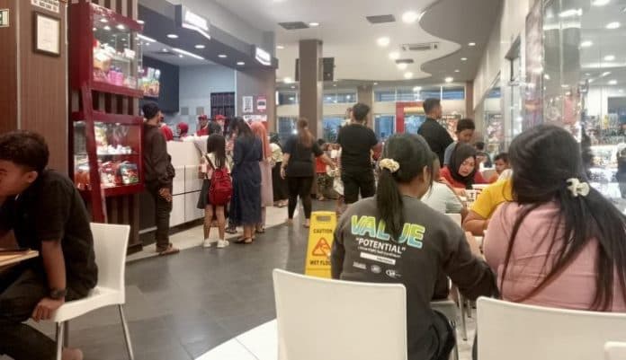 pelayanan_rumah_makan_siap_saji_di_suzuya_tanjung_morawa_dikeluhkan