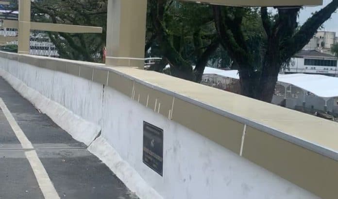 pembatas_overpass_stasiun_ka_rusak_begini_tanggapan_warga