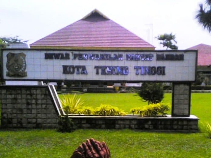 penetapan_dewan_kehormatan_diprotes_13_dprd_tebing_tinggi_walk_out