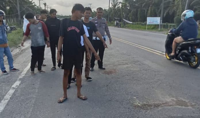 pengendara_motor_tewas_usai_disenggol_truk_di_perbaugaan_sergai