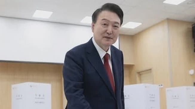 penyelidik_korea_selatan_minta_polisi_tangkap_presiden_dimakzulkan_yoon_suk_yeol