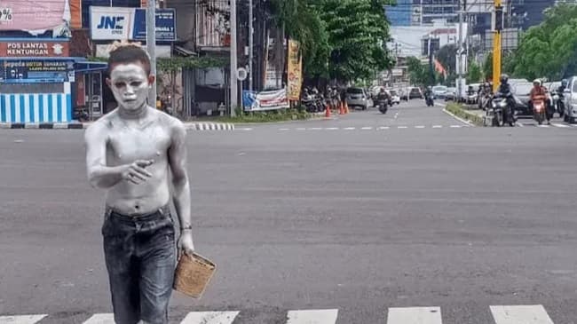 pro_kontra_masyarakat_kota_medan_terhadap_manusia_silver
