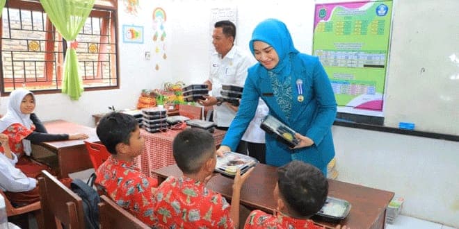program_makan_bergizi_gratis_belum_berjalan_di_labura