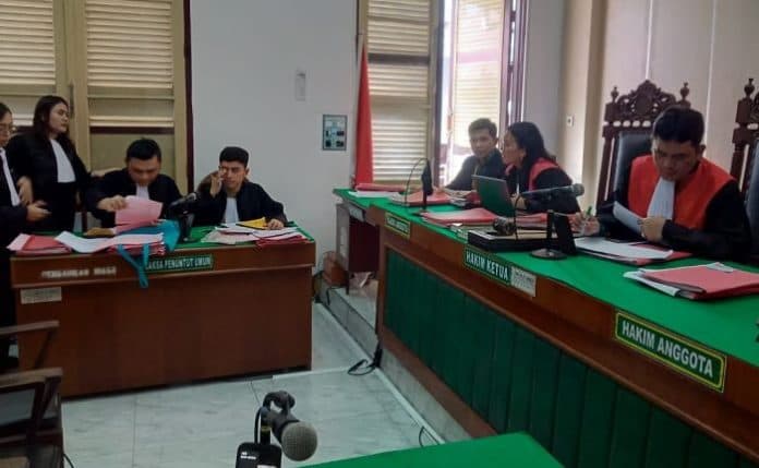 rampok_uang_nasabah_rp5_miliar_pegawai_bri_medan_putri_hijau_dituntut_8_tahun_penjara