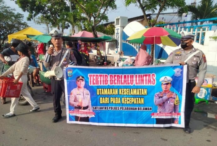 sat_lantas_polres_pelabuhan_belawan_manfaatkan_momen_arus_balik_nataru