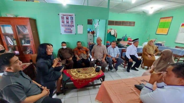 viral_siswa_dihukum_di_lantai_dprd_medan_sidak_dan_larang_oknum_guru_mengajar
