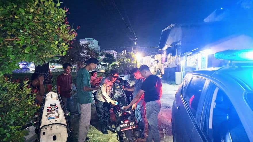 polsek_indrapura_periksa_puluhan_motor_nihil_temuan