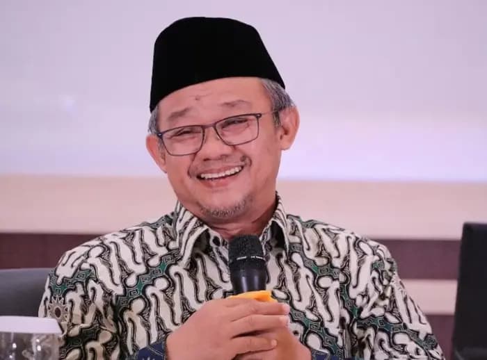 terkait_guru_hukum_siswa_duduk_di_lantai_mendikdasmen_buka_suara