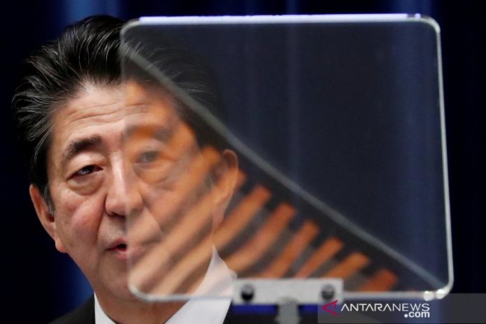 Fail Foto: Perdana Menteri Jepang Shinzo Abe berbicara dalam konferensi pers setelah mengubah susunan menteri kabinetnya di kediaman resminya di Tokyo, Jepang, Rabu (11/9/2019). REUTERS/Issei Kato/cfo
