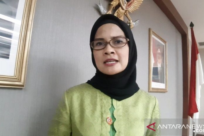 Staf Khusus Presiden Bidang Komunikasi Adita Irawati menjelaskan makna HUT RI ke-74 di Kementerian Sekretariat Negara RI di Jakarta, Rabu (24/7/2019)