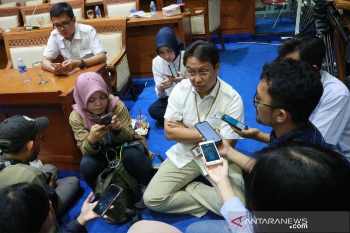 Direktur Utama PT Inalum Budi Gunadi Sadikin berbicara kepada wartawan usai RDP dengan Komisi VII DPR RI di Senayan, Jakarta, Senin (8/7/2019). ANTARA/Afut Syafril/aa