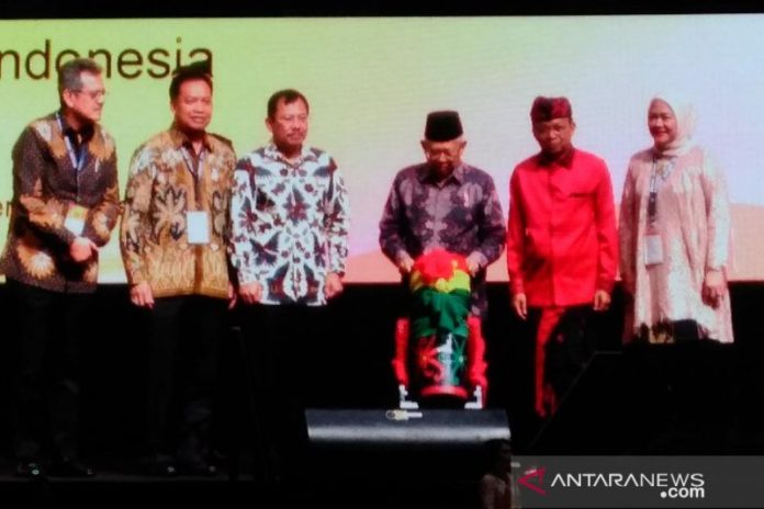 Wakil Presiden Ma'ruf (tiga dari kanan) membuka Konferesi Internasional Minyak Sawit ke 15 atau 15th International Palm Oil Conference (IPOC) and 2020 Price Outlook di Nusa Dua, Bali, Rabu (30/10/2019) (ANTARA/Subagyo)