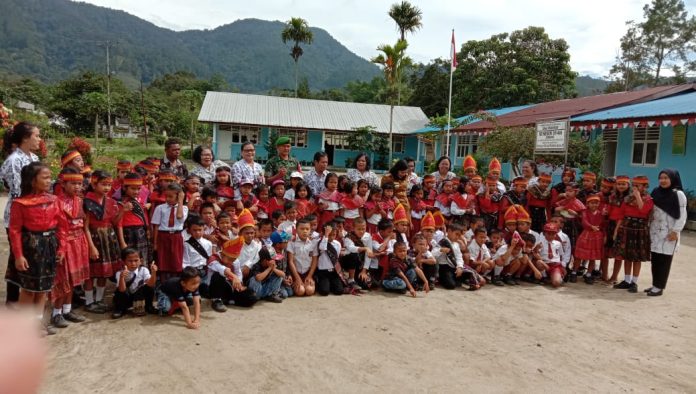 Foto bersama usai kegiatan perayaan HGN di Kecamatan Girsip, Kabupaten Simalungun.(f:mistar/karmel)