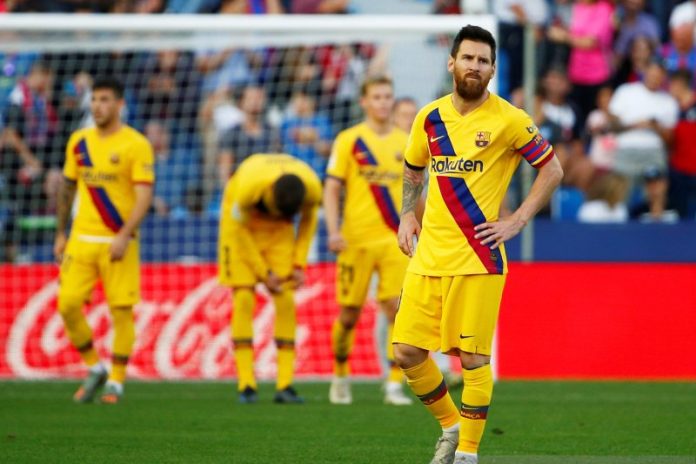 Raut kekecewaan Lionel Messi kala Barcelona kalah 1-3 oleh Levante dalam lanjutan La Liga di Estadi Ciutat de Valencia, Valencia, Spanyol pada 2 November 2019.(REUTERS/JAVIER BARBANCHO)