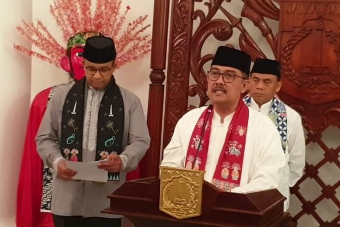 Kepala Badan Perencanaan dan Pembangunan Daerah (Bappeda) DKI Jakarta Mahendra Satria Wirawan, saat mengumumkan pengunduran dirinya di Balai Kota Jakarta, Jumat (1/11/2019). (Antara/Ricky Prayoga)