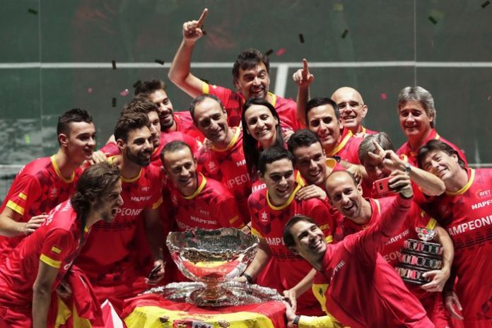 Seleberasi tim Spanyol usai menjuarai tenis Piala Davis, Senin (25/11/19) dini hari. (Foto : sportnews/mistar)