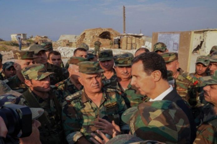 Presiden Suriah Bashar al-Assad pada Selasa (22/10) mengunjungi satuan Tentara Arab Suriah yang beroperasi di garis depan di pinggir selatan Idlib dan pinggir utara Hama (SANA Agency)