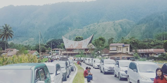 Antrian Kendraan di Pelabuhan Ajibata Toba Samosir dan Pelabuhan Ambarita Samosir.