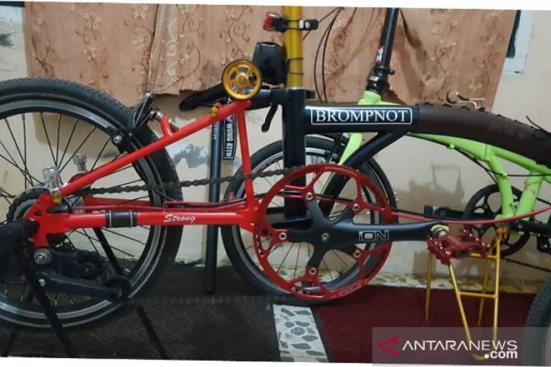 Sepeda lipat yang dipasang sticker bertuliskan "Brompnot" (babel.antaranews.com/HO)