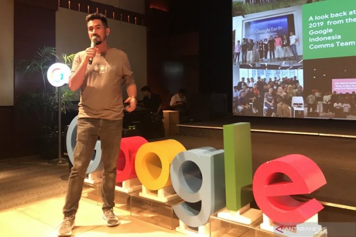 Head of Corporate Communication Google Indonesia, Jason Tedjasukmana, membuka acara “Google In Year Search 2019: Insight for Brands,” Jumat (20/12/2019). (ANTARA/Arindra Meodia)