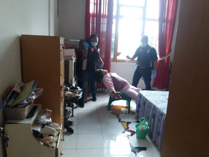 Wanita Parubaya Meninggal Didalam Kamar Bersandar Duduk di Bangku, Selasa (17/12/2019)