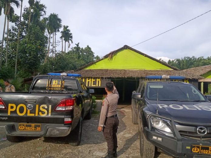 Polisi saat berada di lokasi Cafe 77, Medan Tuntungan, Rabu (18/12/2019). (f:hendra/mistar)