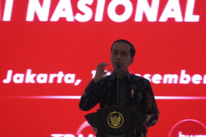 Presiden Joko Widodo saat memberi pengarahan dalam Rapat Koordinasi Nasional Tim Percepatan Akses Keuangan Daerah (Rakornas TPAKD) di Hotel Mulia Senayan Jakarta, Selasa (10/12/2019) (ANTARA/Joko Susilo)