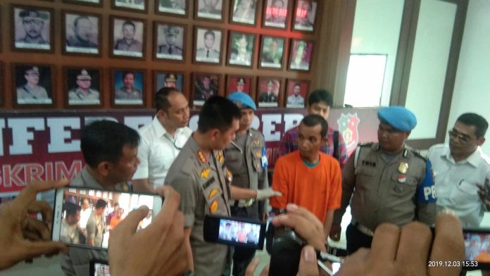 Kapolrestabes Medan Kombes Pol Dadang Hartanto, Saat Memaparkan Tersangka Bunuh Paman di Mapolrestabes Medan, Selasa (3/12/2019). (f:hendra/mistar)