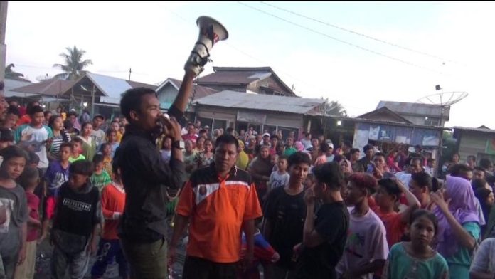 GM PEKAT IB berunjuk rasa di depan PT Halindo Tanjungbalai. (f:saufi/mistar)