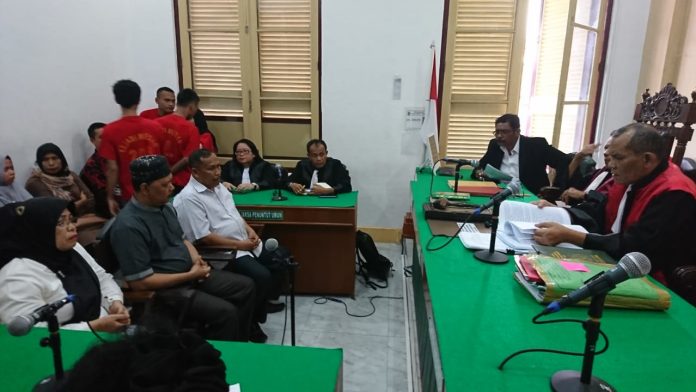 Sidang kasus Pungli dana Bos di PN Medan. (amsal/mistar)