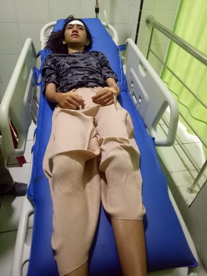 Korban Tanisa Aprilia Alias Ica saat mendapatkan perawatan medis di rumah sakit. (f:ist/mistar)