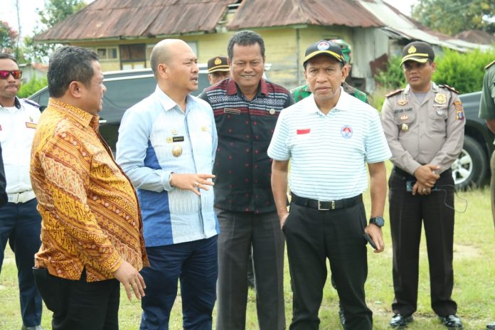 Bupati Taput, Drs. Nikson Nababan, M.Si, bersama Menpora, DR. H. Zainudin Amali M.Si,jumat (3/1/20)