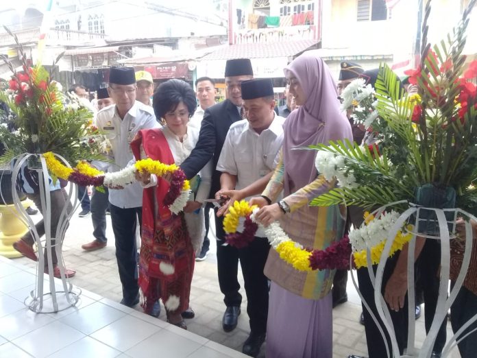 Bupati Batu Bara Meresmikan Pasar Tradisonal Simpang Dolok, Rabu (15/1/20).