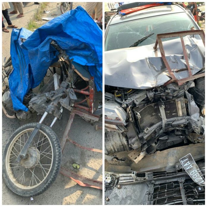 Mobil Xenia dan Becak Barang Usai Mengalami Kecelakaan di Jalan Medan-Batang Kuis, Diamankan di Kantor Lantas Unit Percut Sei Tuan. (f:hendra/mistar)