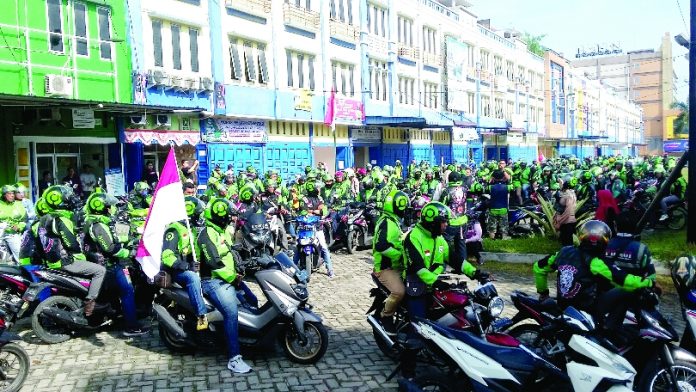 Sekitar 200 driver Gojek melakukan Fun Gathering ke Tigaras Kabupateng Simalungun, Kamis (30/1/20).(f:mistar/yetty)