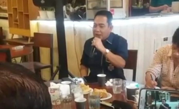 Screenshot video disaat Anggota DPRD Kota Pematangsiantar, Astronout Nainggolan, saat menanggapi pendapat para peserta diskusi terkait hak angket DPRD.(f:mistar/ferry napitupulu)