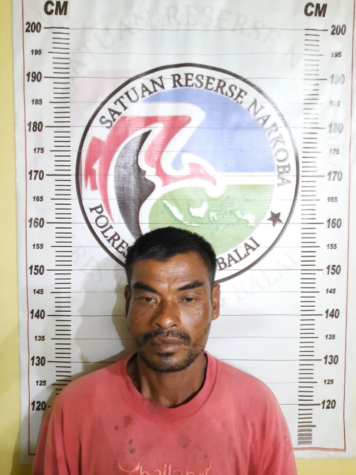 A, tersangka aksus narkoba yang ditangkap personel Satnarkoba Polres Tanjungbalai. (f:ist/mistar)