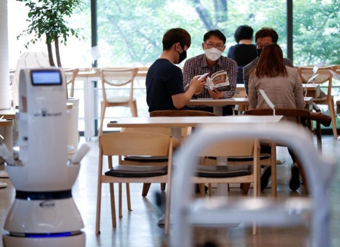 Kafe Korea Selatan Pekerjakan Robot Barista untuk Membantu Jaga Jarak Sosial