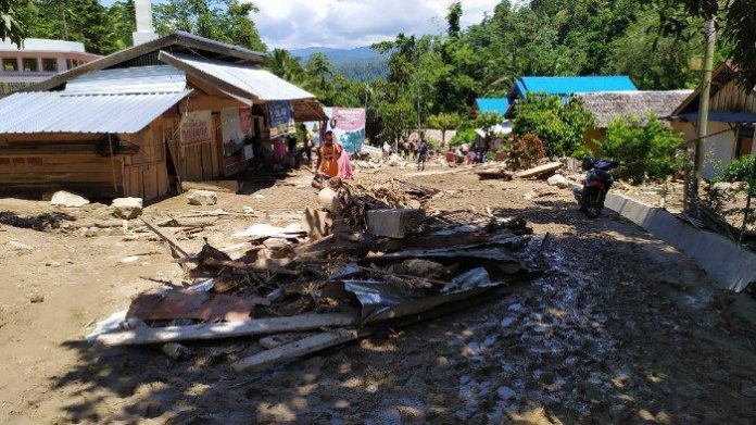 sulteng dilanda banjir akibatnya 7 rumah tergenang air