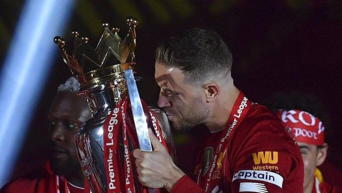 Kapten Liverpool Jordan Henderson didaulat sebagai pemain terbaik Premier League versi para jurnalis Inggris