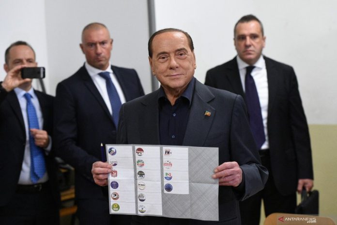 Mantan PM Italia Berlusconi Positif Covid-19