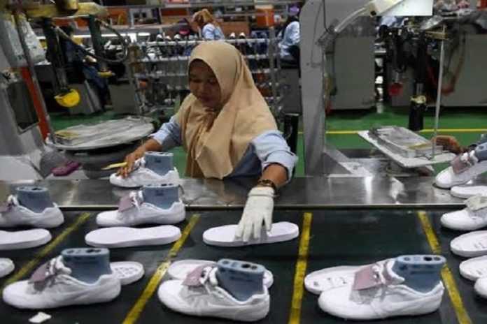 pabrik sepatu berbasis ekspor di Cikupa Kabupaten Tangerang tersebut telah terendus akan mem PHK sebanyak 1.800 pegawainya