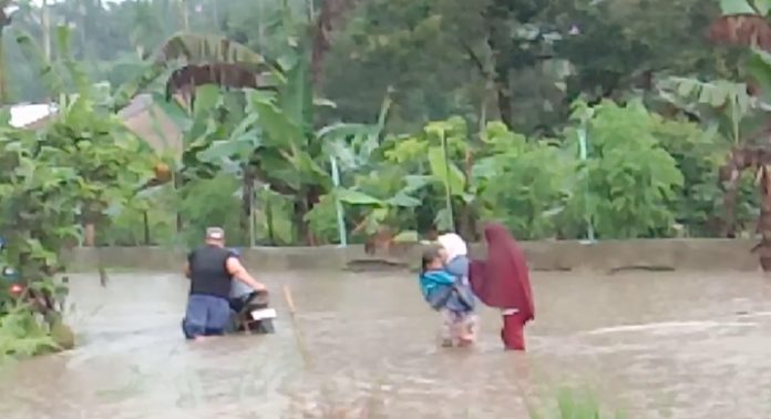 Tiap Kali Hujan Jalan di Desa Rumah Sumbul Berubah Jadi Danau