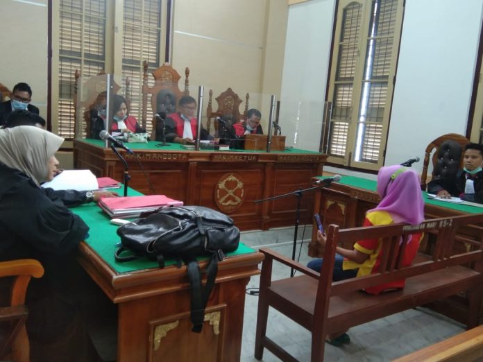 Fathul Zannah sebagai saksi dalam sidang perkara pembunuh dua anaknya yang digelar di ruang cakra 4 Pengadilan Negeri (PN) Medan, Rabu (6/1/2021).(f:mistar/ist)