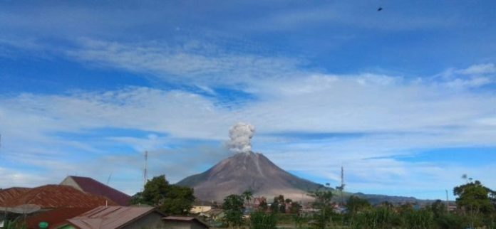 Gunung Sinabung di Kabupaten Karo Sumatera Utara (Sumut) kembali erupsi