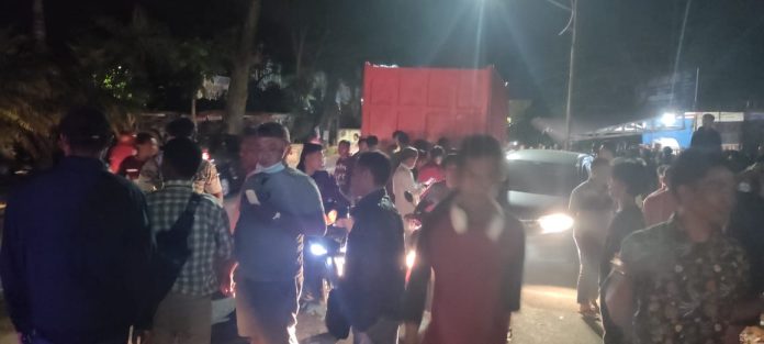 Tabrakan Beruntun di Simpang Kerang, 4 Korban Dilarikan ke Rumah Sakit, Sopir Truk Melarikan Diri