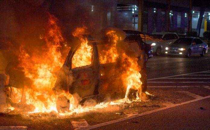 Minibus Terbakar Saat Hendak Mengisi BBM di SPBU Batam, Seorang Anak Tewas
